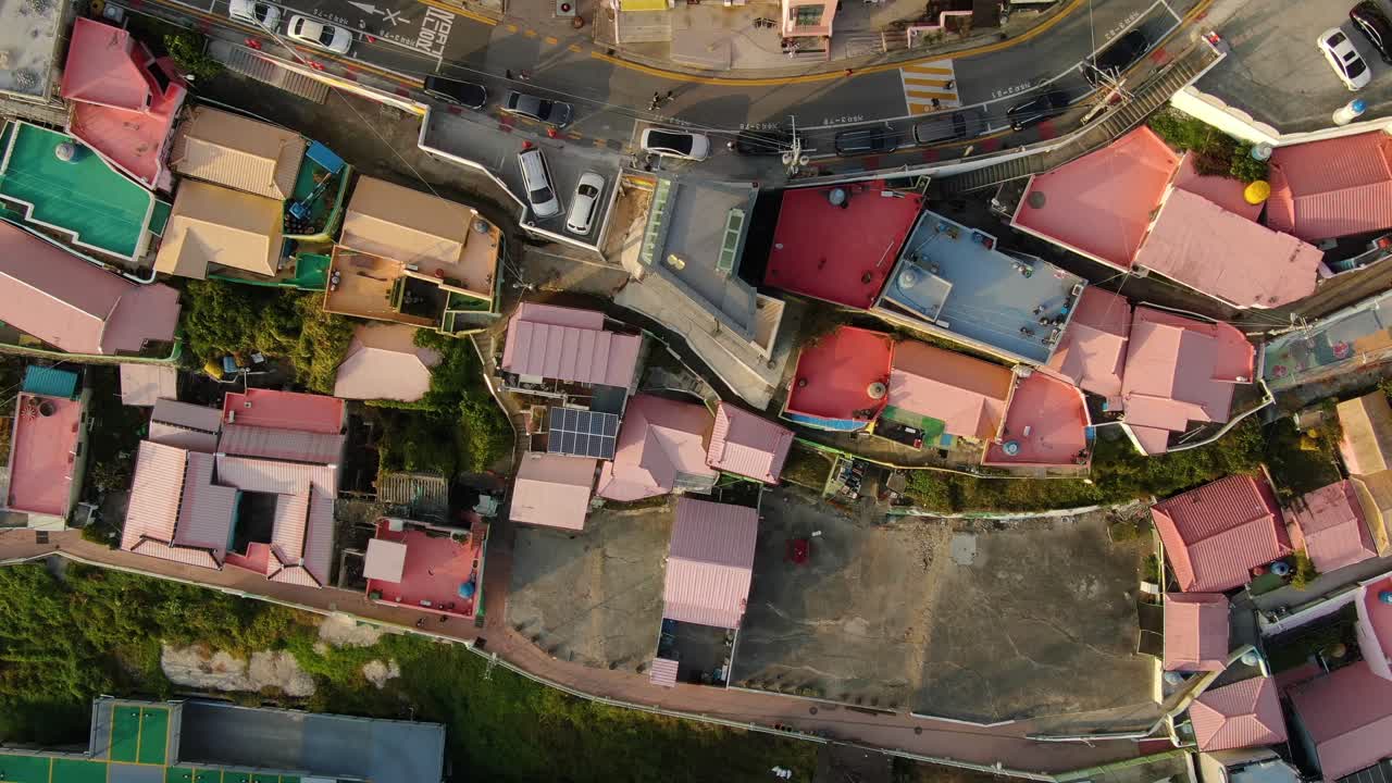 언덕 위 에 있는 작은 마을 의 여러 가지 색