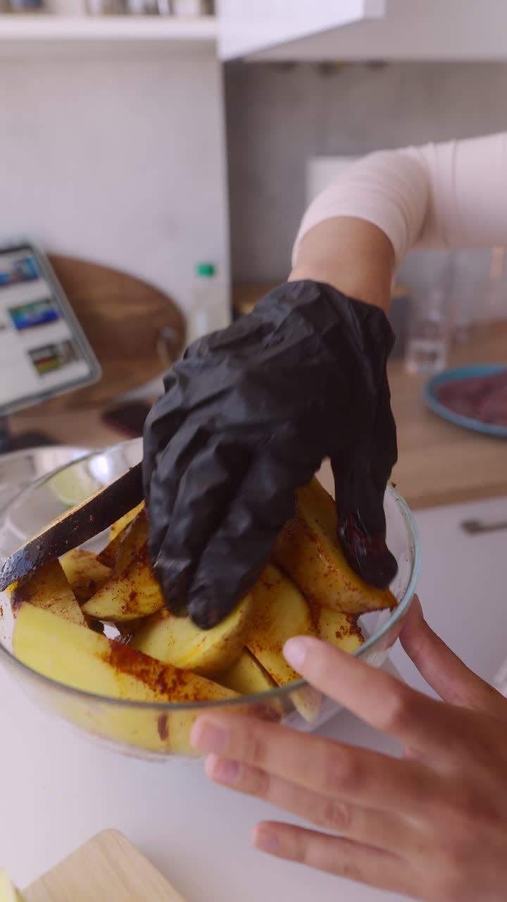 Preparing seasoned potato wedges