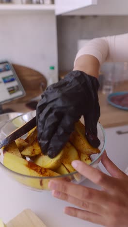 preparing seasoned potato wedges