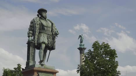 Estatua-De-Christoph-Duque-De-Wurtemberg-En-Schlossplatz,-Stuttgart-Alemania