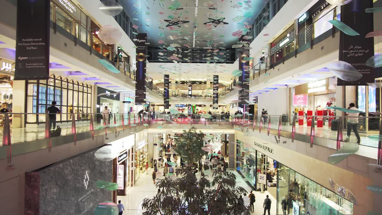 Static look at inside multi floor Dubai Mall