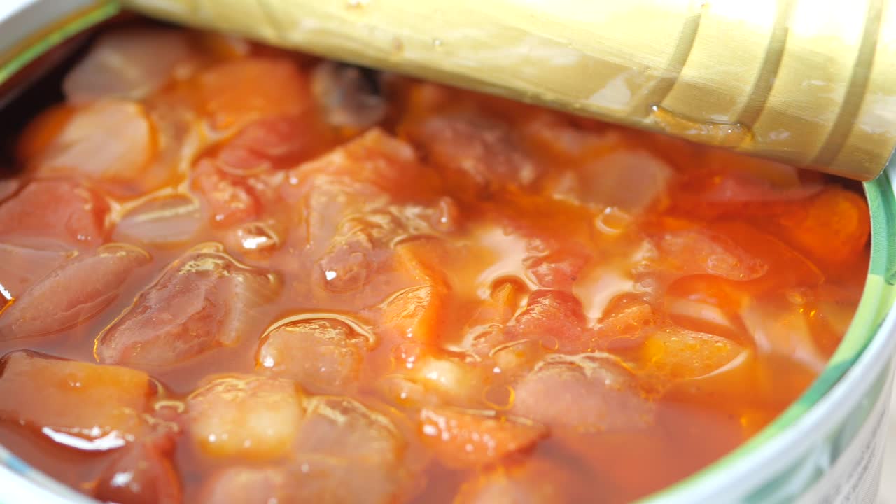 sopa o estofado de tomate enlatado