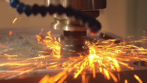 metalurgia cnc máquina de fresado de torno. corte de metal tecnología de procesamiento moderno.