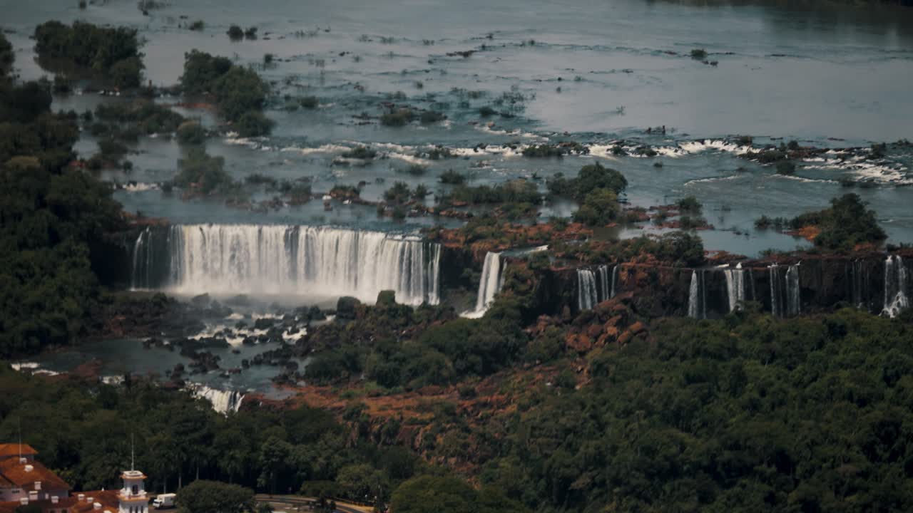 una vista panorámica aérea del parque nacional iguazu en brasil, américa del sur