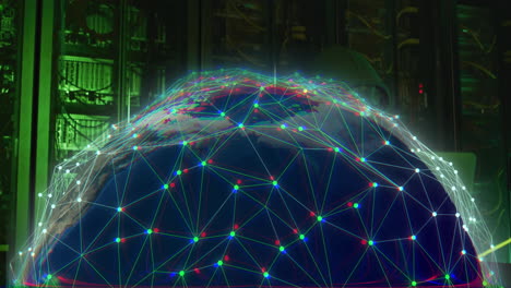 animación del procesamiento de datos digitales con servidores informáticos en el globo