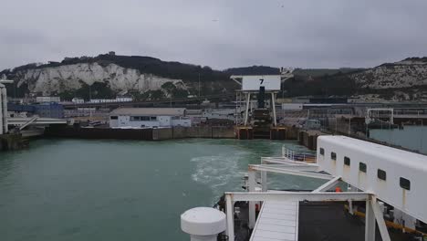 Imágenes-De-Lapso-De-Tiempo-Del-Ferry-Que-Sale-Del-Puerto-De-Dover