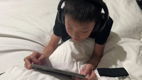 Young-Boy-On-Electronic-Device