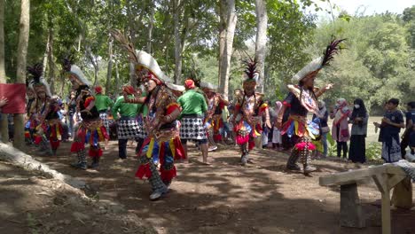 topeng ireng is one of the traditional arts that developed in magelang regency, central java. topeng ireng, also known as dayakan artthe dance is performed during the day when the weather is sunny