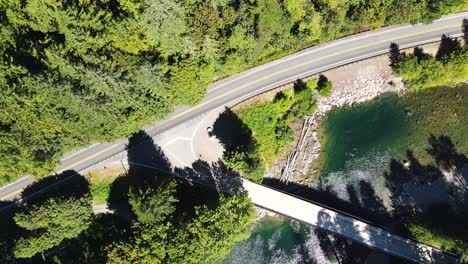 verlot, washington, y su circuito de montañas sendero de la autopista a lo largo del río stillaguamish