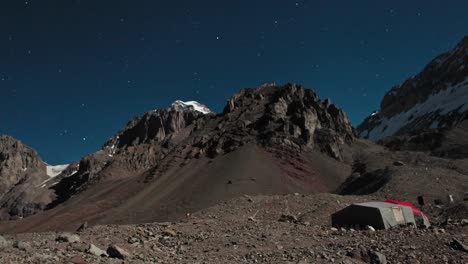 Aconcagua-Zeitraffer-Plaza-Argentinien-Bei-Nacht-Mit-Sternen-1