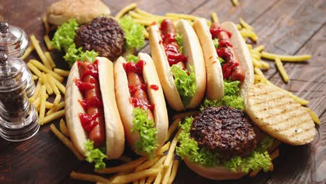 Hot-Dogs-Hamburger-Und-Pommes-Frites-Zusammensetzung-Von-Fast-Food-Snacks