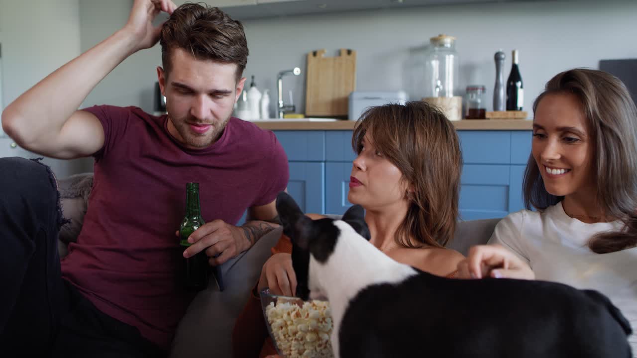 함께 시간을 보내는 성인 친구 들 의 그룹