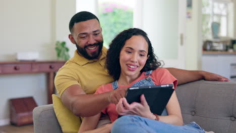 Happy,-couple-relax-and-laughing-at-tablet-email
