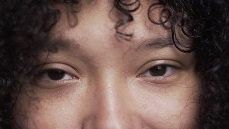 Beautiful-natural-looking-brown-eyes-from-a-curly-dark-woman