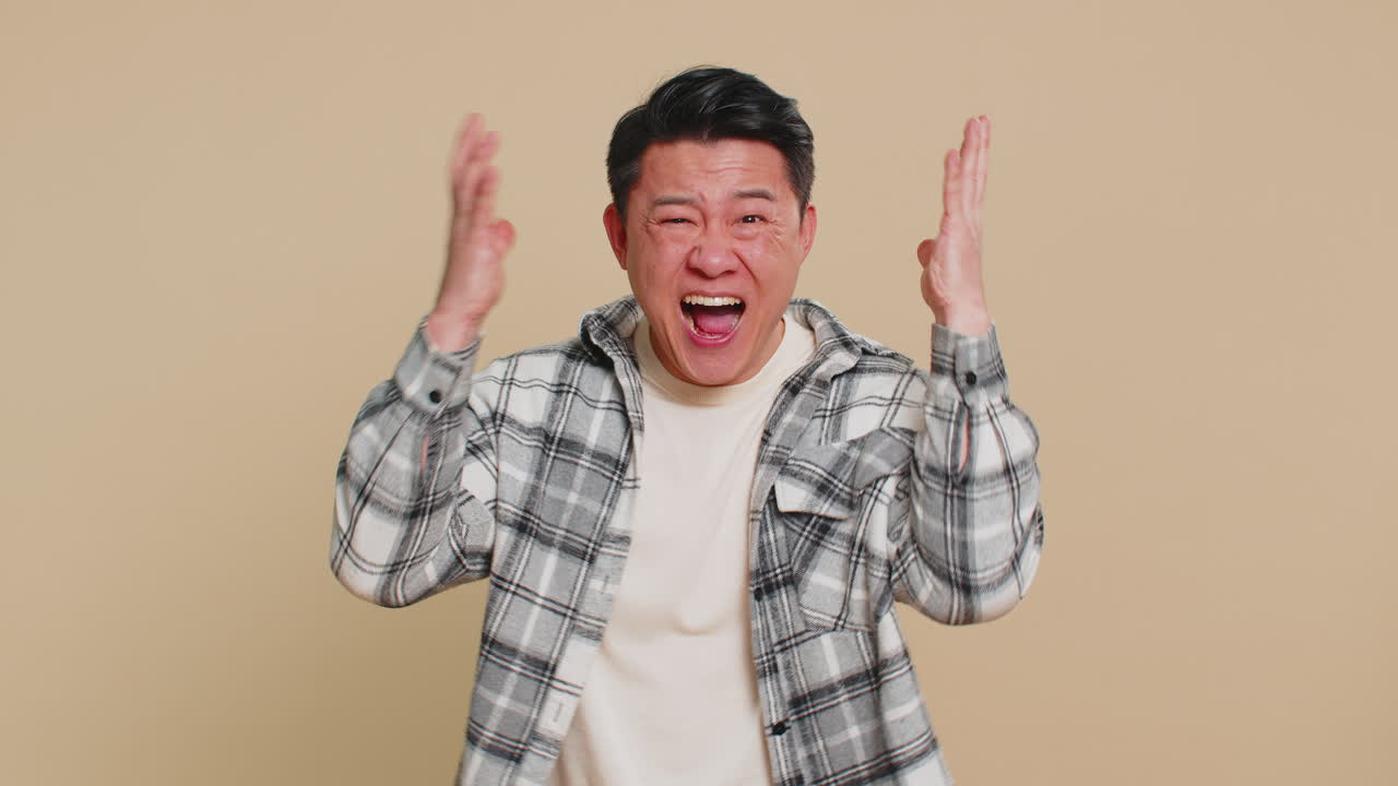 분노, 분노, 성숙한 아시아 남성, 스트레스, 긴장, 충격, 분노