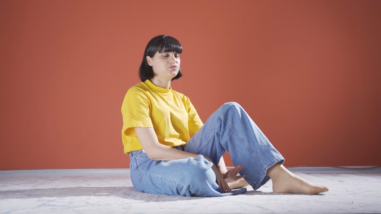 긴장된 여성, 스트레스를 받고 사려 깊은.