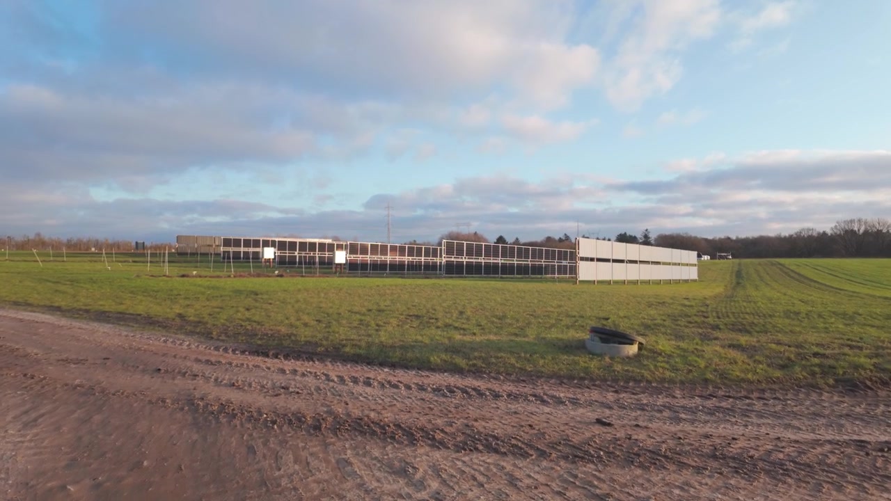 Các tấm pin mặt trời được gây quỹ cộng đồng trên mái nhà Đại học Aarhus cung cấp năng lượng cho nghiên cứu về các giải pháp năng lượng bền vững