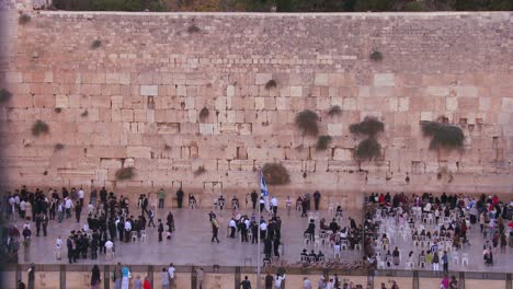 ewish pilgrims praying at the wailing wall in jerusalem israel