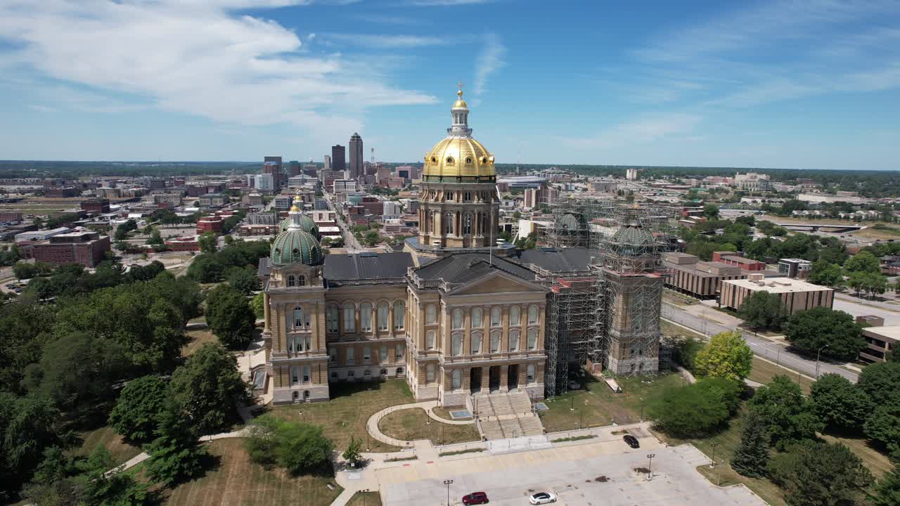 Aerial Drone Showcase of Iowa State Capitol, Des Moines, Iowa