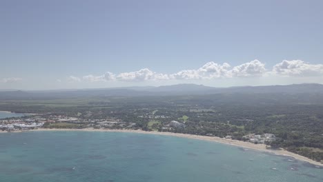 Von-Links-Nach-Rechts-Schwenken,-Luftaufnahme-Der-Gesamten-Tropischen-Insel,-4K,-Dominikanische-Republik,-Puerto-Plata