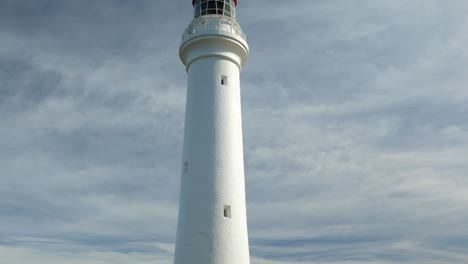 Alter-Australischer-Leuchtturm.-Schwenken.-Mittlerer-Schuss