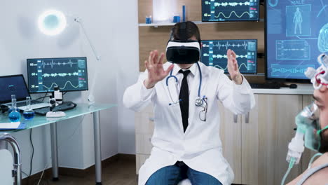 врач в современном центре анализа мозга с помощью наушников vr
