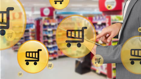 animación de iconos de compras sobre una mujer que usa una tableta