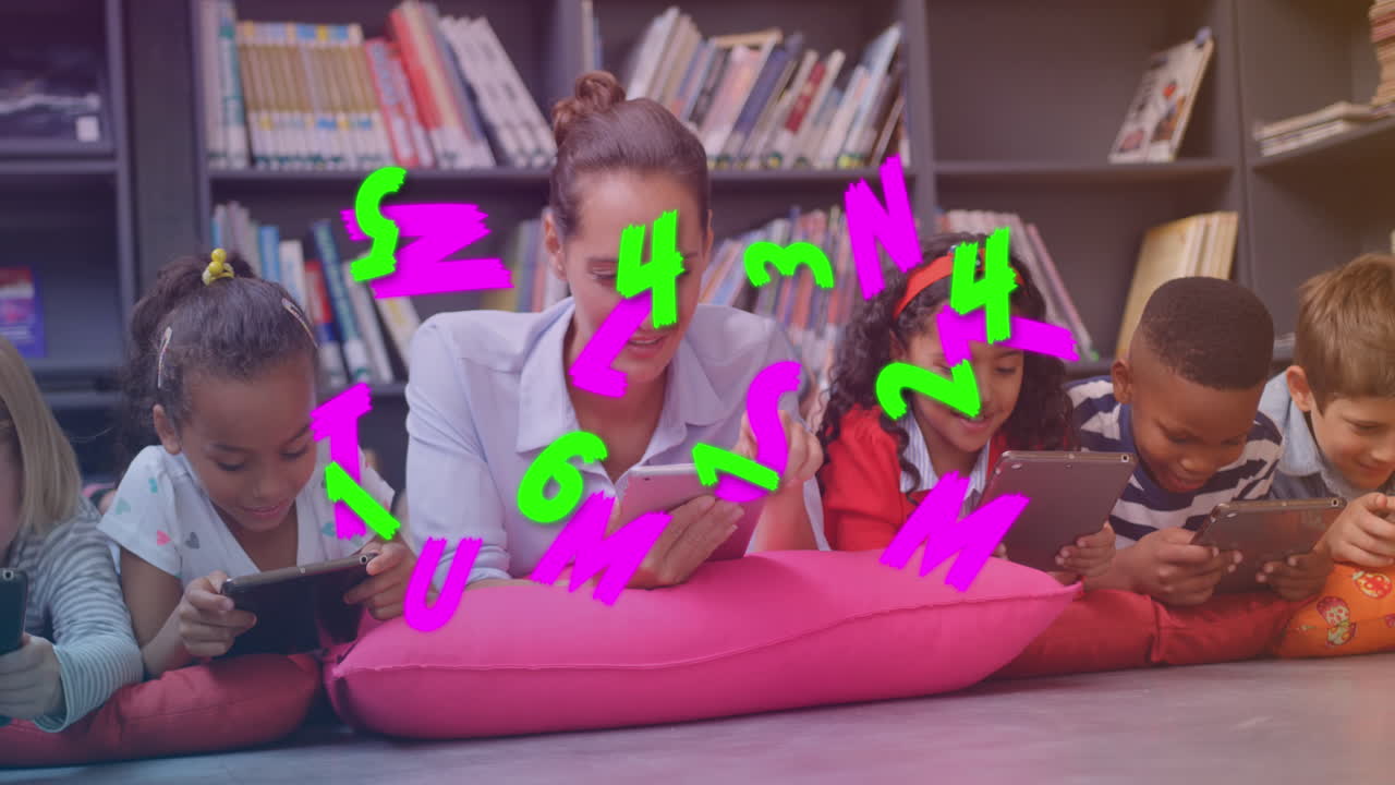 animación de letras y números sobre maestra caucásica con escolares diversos