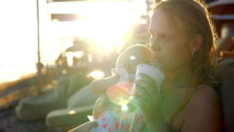 Mom-and-baby-enjoying-summer-vacation-at-the-seaside