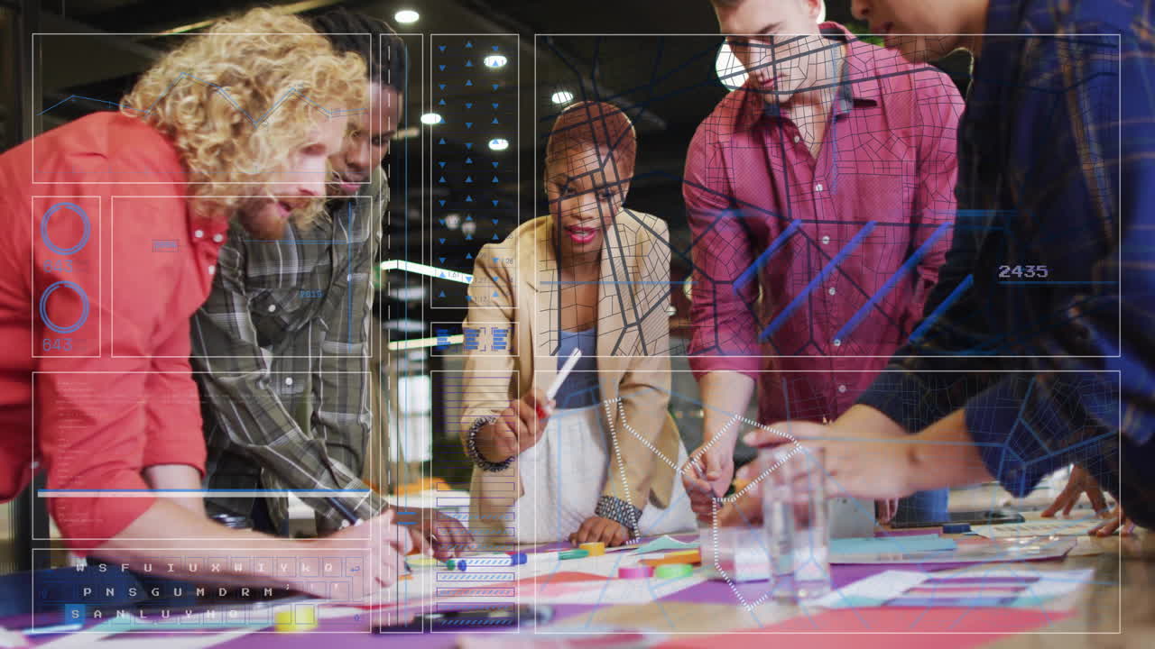 프로젝트에서 협력하고, 사무실에서 다양한 팀과 데이터 처리 애니메이션을 함께합니다.