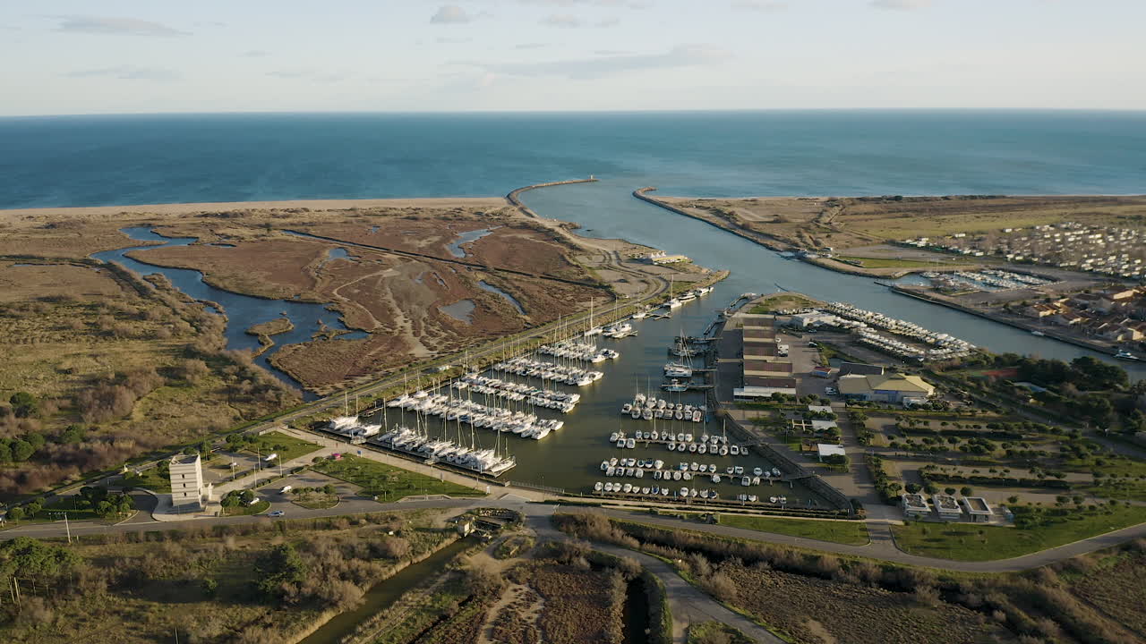 프랑스 벤드레스 헤라우트의 해안 항구의 아름다운 풍경