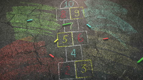 tiza de colores de primer plano en el fondo de la escuela de la calle