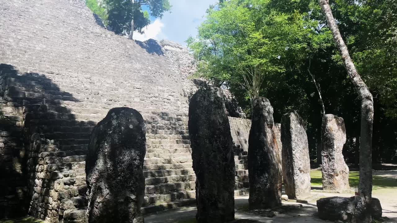 Piramide di Calakmul, Messico, profonde rovine Maya nella giungla.