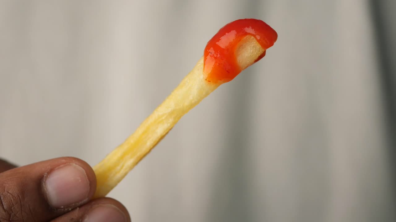Patatine fritte con ketchup