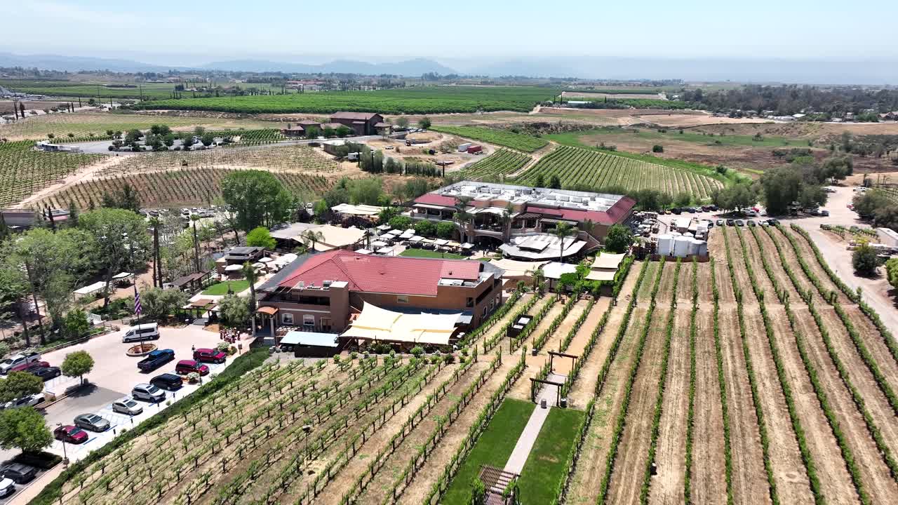 ⁇ 은  ⁇ 빛 날 에 테메쿨라 에 있는 윌슨 크리크 와이너리 와 포도원 의 공중 전망