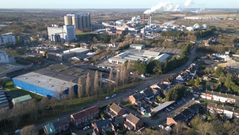 Bury-St-Edmunds-Mostrando-Zonas-Industriales-Y-Residenciales-A-La-Luz-Del-Día,-Vista-Aérea