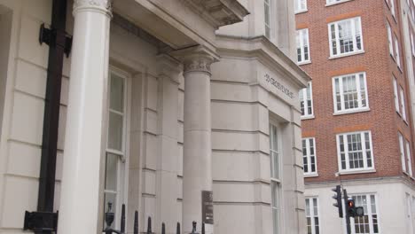 Exterior-Del-Edificio-Con-Número-En-Grosvenor-Street-Mayfair-Londres