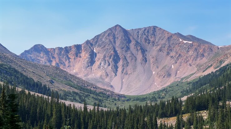 La Plata Gulch Creek Peak Sawatch Range Independence Pass 14er primavera estate Montagne Rocciose Colorado alta quota alpino sopra il limite degli alberi sentieri escursionistici a tornanti mattino cieli azzurri Huron Peak