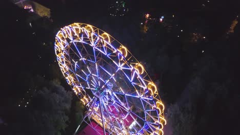 la rueda gigante por la noche