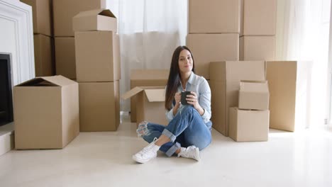 Young-woman-relaxing-with-a-mug-of-coffee