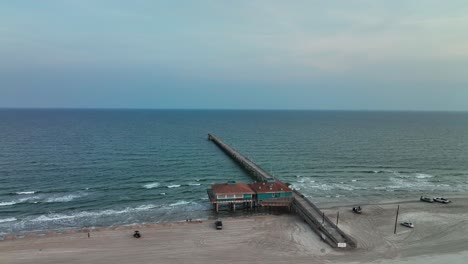 Scenic-Coast-And-Bob-Hall-Pier-In-Corpus-Christi,-Texas---aerial-drone-shot