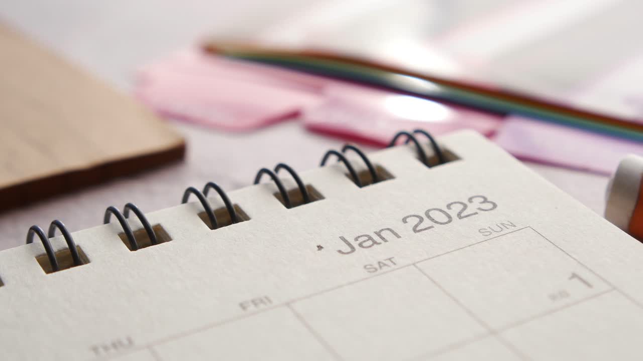 calendario de 2023 años en el escritorio de la oficina,