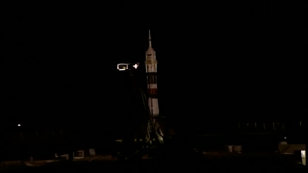 un cohete ruso soyuz despega de la plataforma de lanzamiento