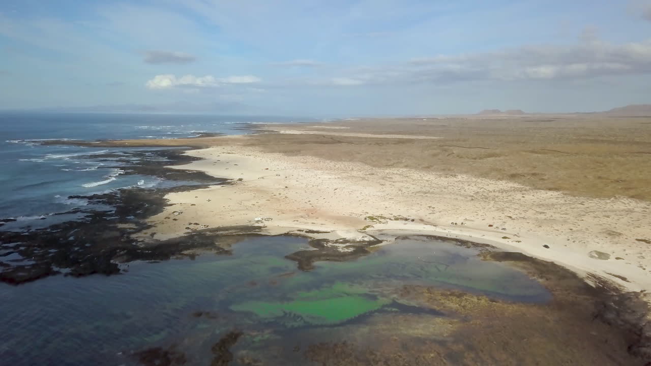 droneflight over dunes