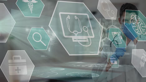 animación de procesamiento de datos e íconos médicos sobre médico caucásico