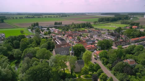 Die-Historische-Dorfkirche-Von-Piershil-In-Den-Niederlanden,-Gegründet-1524,-Rückansicht