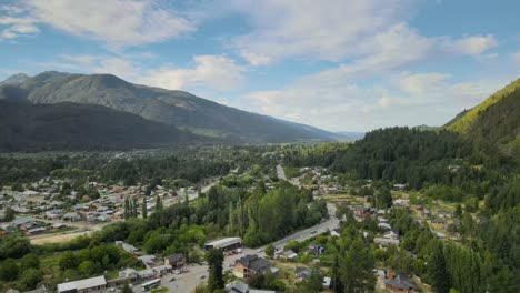 阿根廷巴塔哥尼亞省楚布特 (chubut) 位於安第斯山脈和松樹林之間的美麗山谷