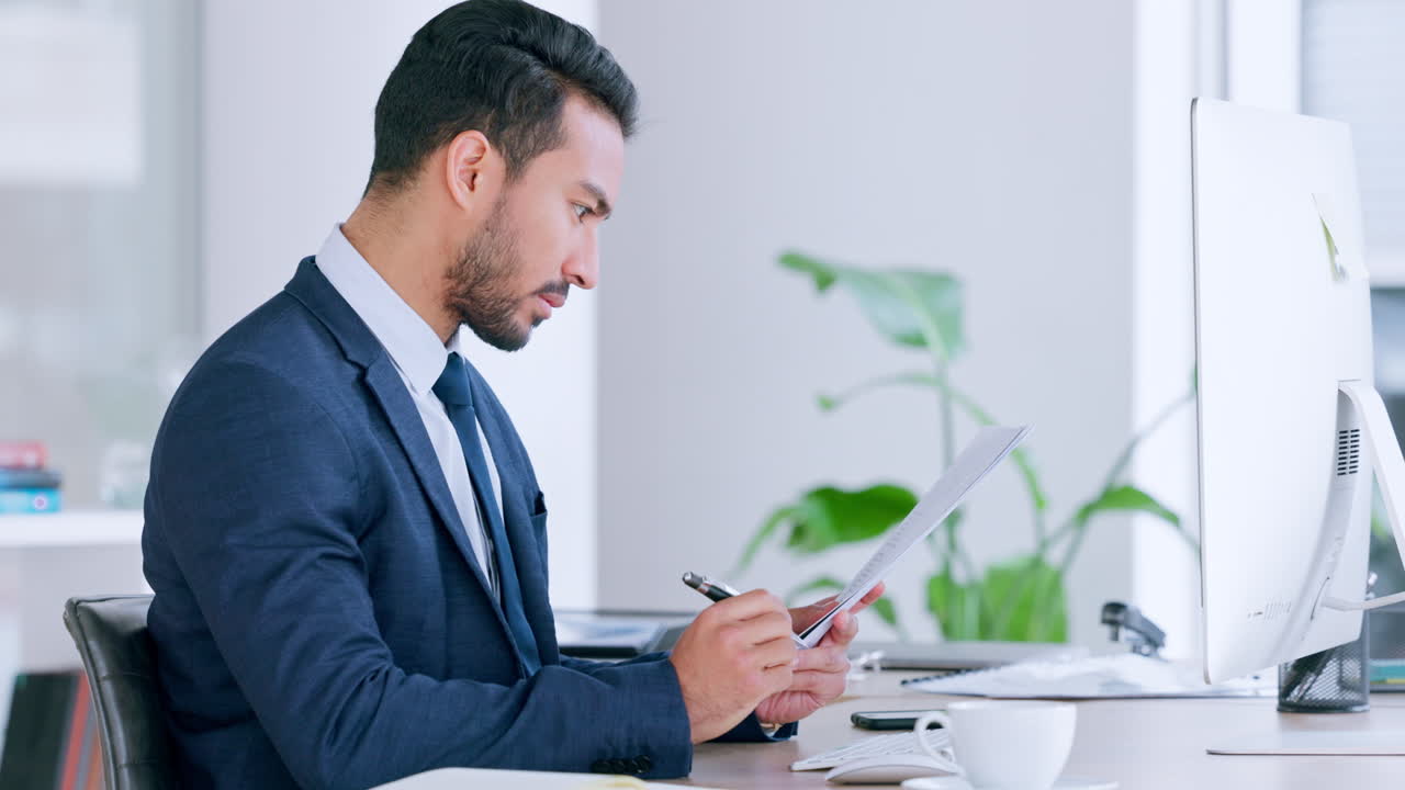 재무 자문가 가 체크리스트 를 읽는 것