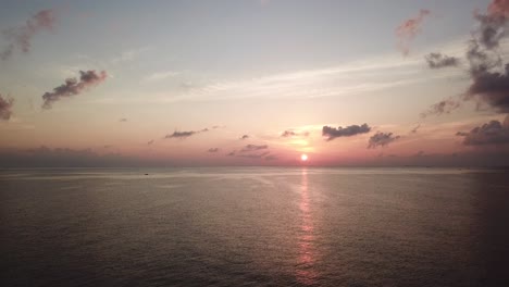 Puesta-De-Sol-En-El-Mar-Vista-Desde-Un-Dron