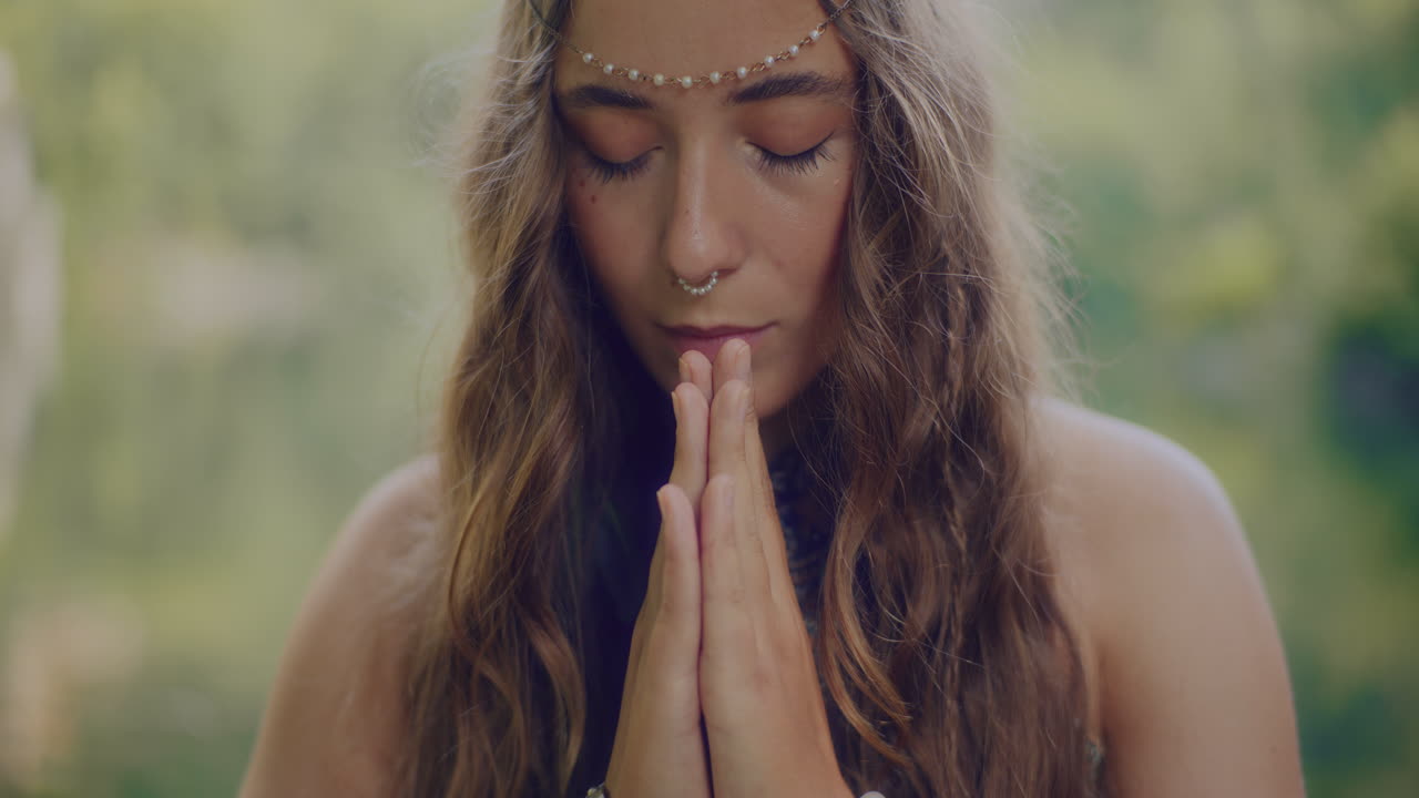 el yoga relaja la mente.